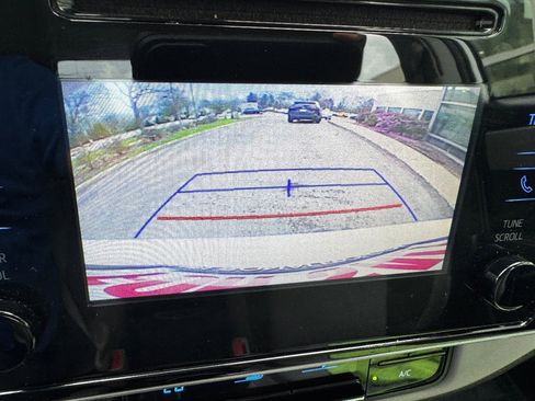 Used 2017 Toyota Corolla LE w/ Carpet Mat Package (TMS) FWD image 28