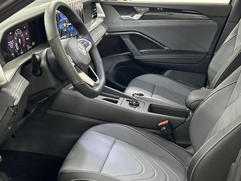 New 2026 Volkswagen Tiguan SE R-Line AWD/4WD image 12