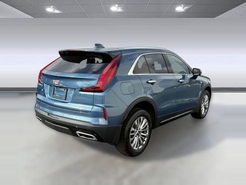 Used 2025 Cadillac XT4 Premium Luxury image 9