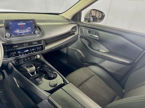 Certified 2025 Nissan Rogue SV image 18