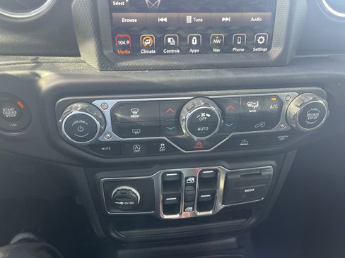 Used 2021 Jeep Gladiator Overland image 18