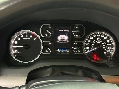 Used 2018 Toyota Tundra SR5 w/ SR5 Upgrade Package RWD image 16
