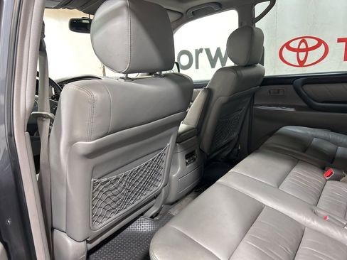 Used 2004 Toyota Land Cruiser image 21