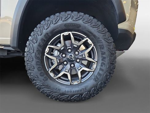 Used 2024 Chevrolet Colorado ZR2 w/ Technology Package image 16