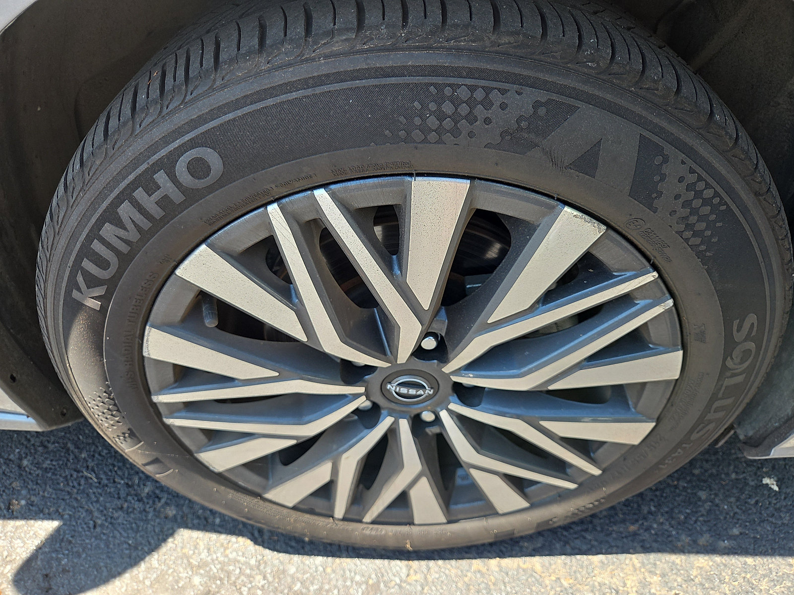 Used 2025 Nissan Altima 2.5 SV FWD image 9