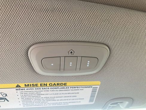 Used 2023 Chrysler Pacifica Limited FWD image 37