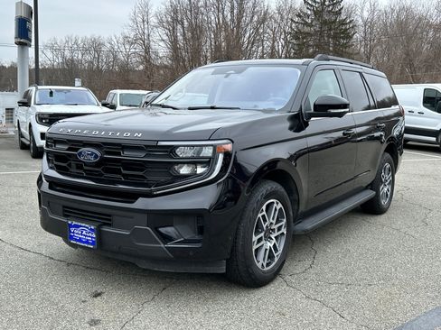 Used 2025 Ford Expedition Active image 5