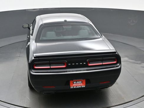 Used 2017 Dodge Challenger R/T image 32