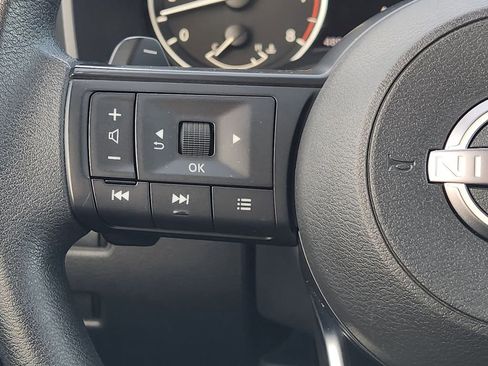 Used 2024 Nissan Rogue SV image 27