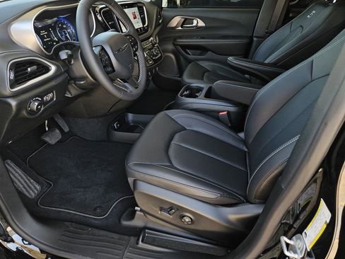 New 2026 Chrysler Pacifica Select image 13