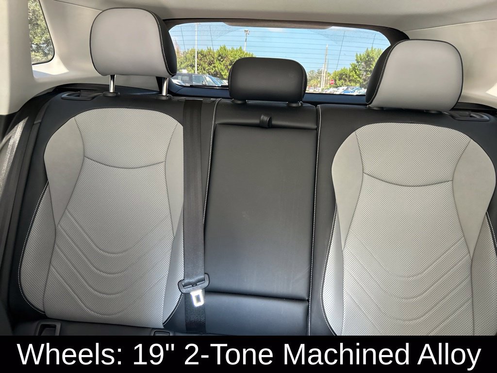 Certified 2025 Volkswagen Tiguan SE FWD image 13