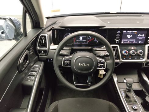 Used 2023 Kia Sorento LX FWD image 22