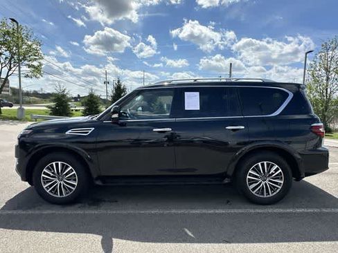 Used 2024 Nissan Armada SL w/ Captain's Chairs Package AWD/4WD image 2