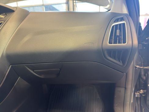 Used 2016 Ford Focus Titanium FWD image 24