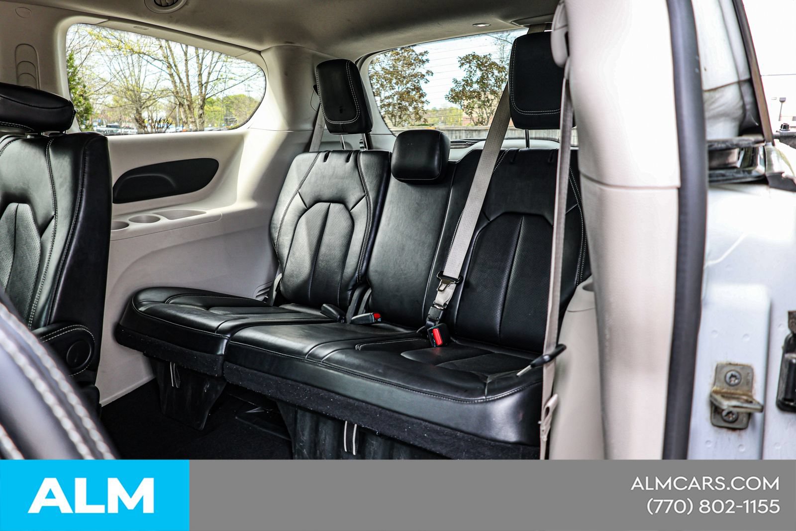 Used 2024 Chrysler Pacifica Touring-L FWD image 19