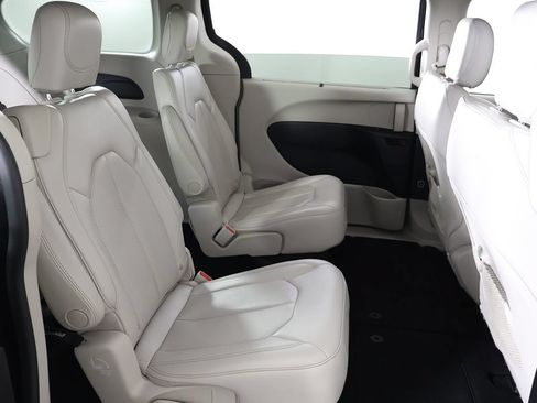 Used 2021 Chrysler Voyager Lxi FWD image 28