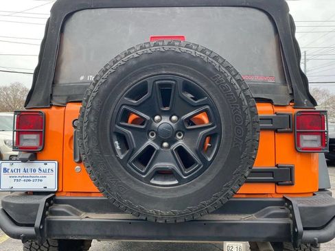 Used 2013 Jeep Wrangler Unlimited Sahara image 37