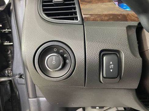 Used 2018 Ford Taurus Limited FWD image 13