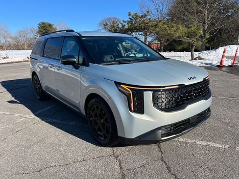 Used 2025 Kia Carnival SX Prestige image 1