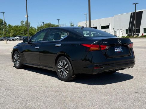 Used 2024 Nissan Altima 2.5 SV FWD image 3