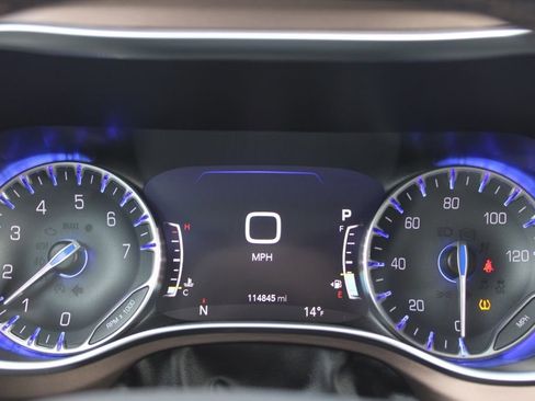 Used 2017 Chrysler Pacifica Touring-L Plus w/ Advanced Safetytec Group image 38