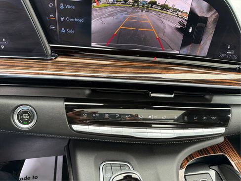 Certified 2021 Cadillac Escalade Premium Luxury AWD/4WD image 28