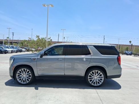 Used 2025 GMC Yukon Denali w/ Sun & Power Step Package AWD/4WD image 3