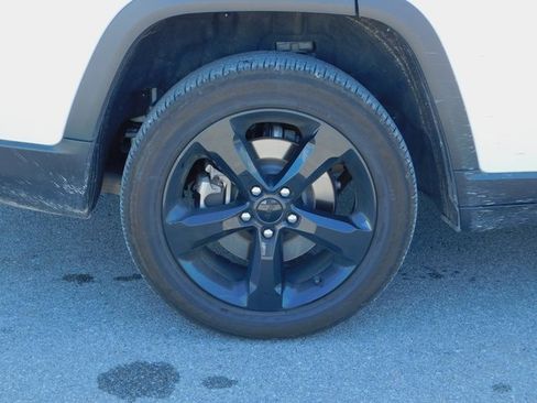 Used 2023 Jeep Grand Cherokee L Laredo image 11