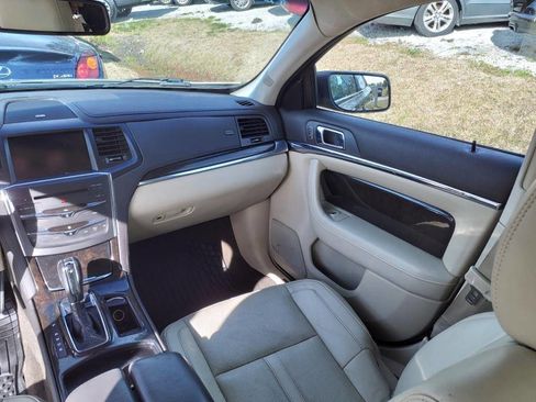 Used 2013 Lincoln MKS AWD image 9