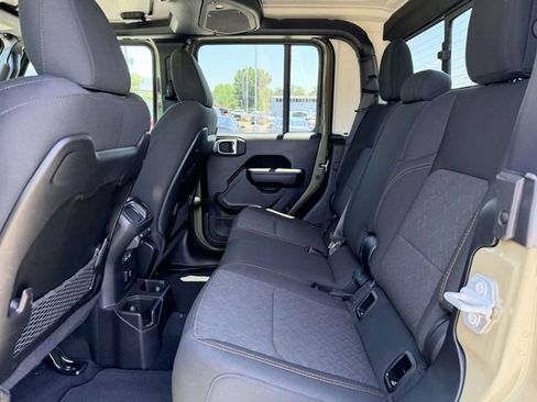 Used 2026 Jeep Gladiator Mojave AWD/4WD image 13