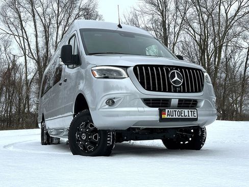 Used 2023 Mercedes-Benz Sprinter 3500 w/ Parking Package image 39