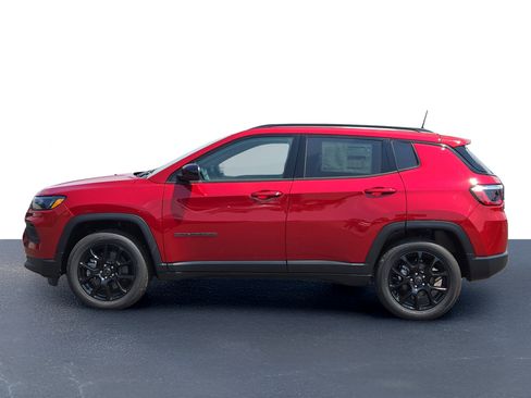 Used 2025 Jeep Compass Latitude w/ Altitude Special Edition AWD/4WD image 12