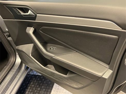 Certified 2024 Volkswagen Jetta Sport image 11