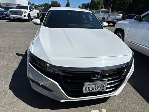 Used 2018 Honda Accord Sport image 3