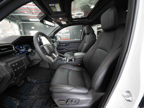 Used 2025 Toyota Tacoma Limited image 9