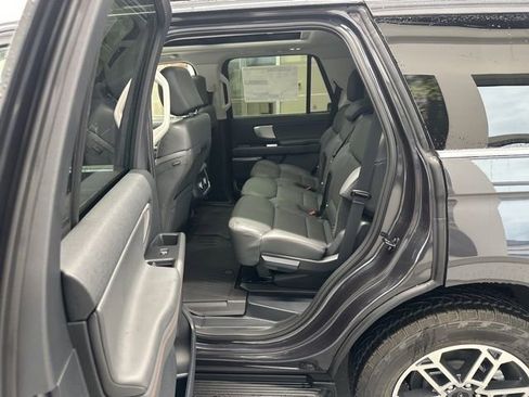 New 2025 Ford Expedition Active image 50