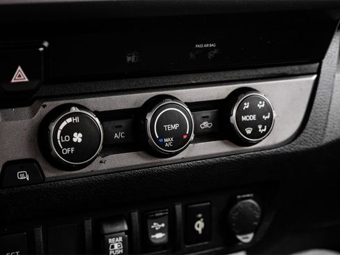 Used 2019 Toyota Tacoma TRD Off-Road image 23