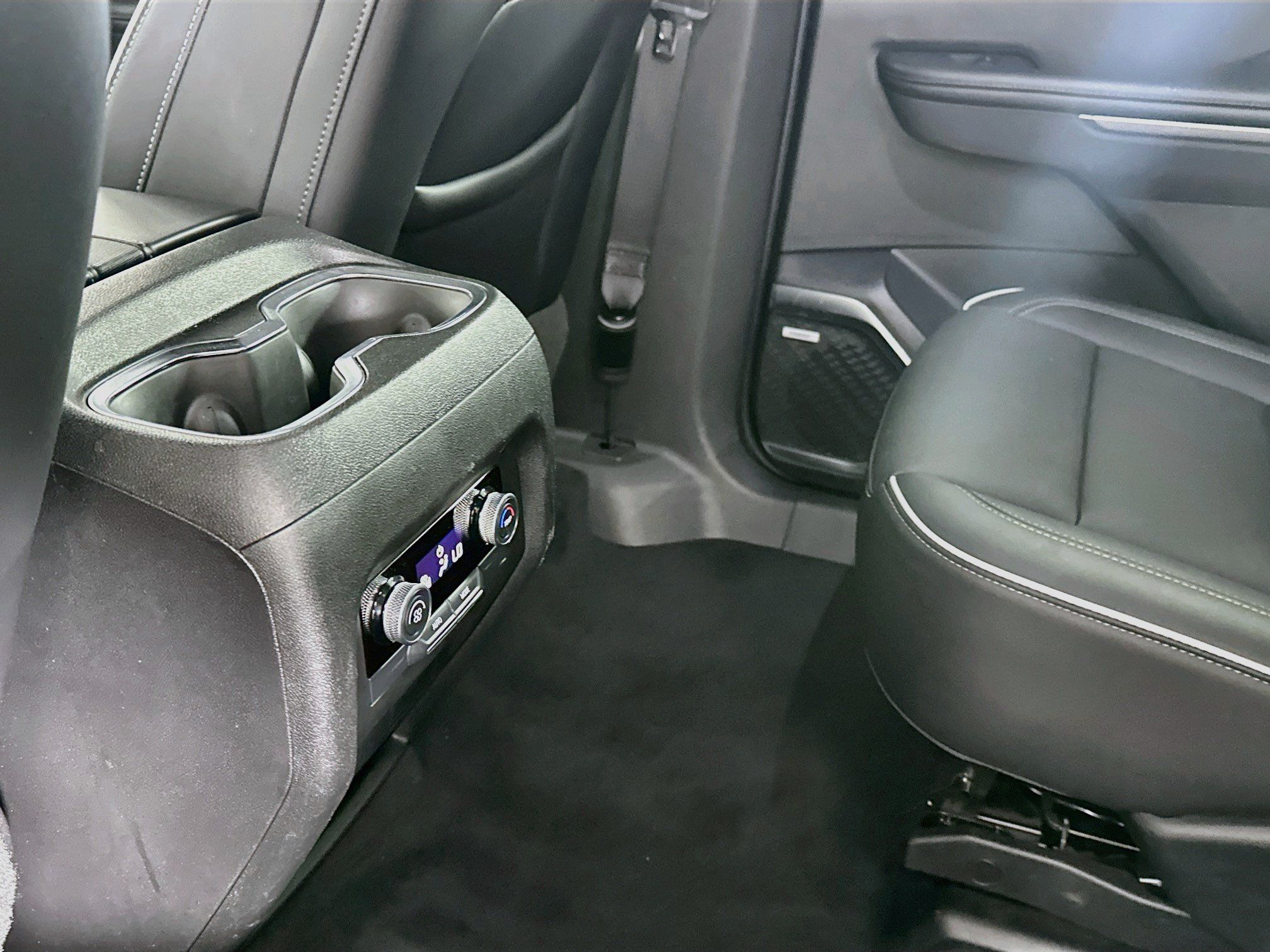 Used 2025 Buick Enclave Preferred FWD image 27