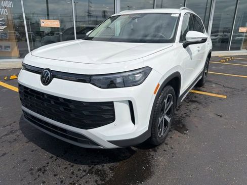 New 2026 Volkswagen Tiguan SE AWD/4WD image 2