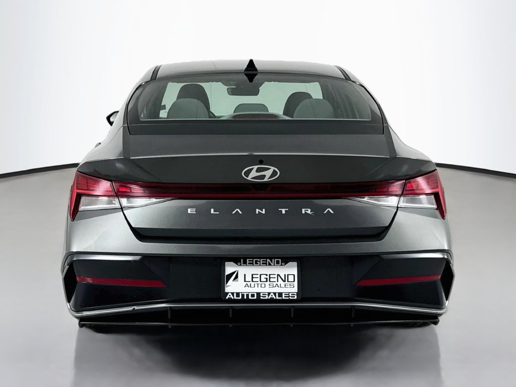 Used 2025 Hyundai Elantra SEL FWD image 7