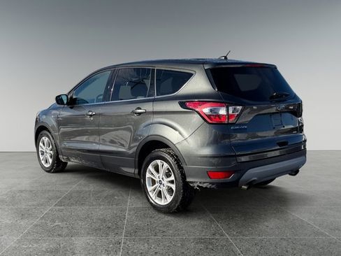 Used 2017 Ford Escape SE image 3