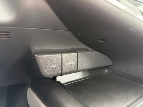 Used 2024 Toyota Camry SE image 19