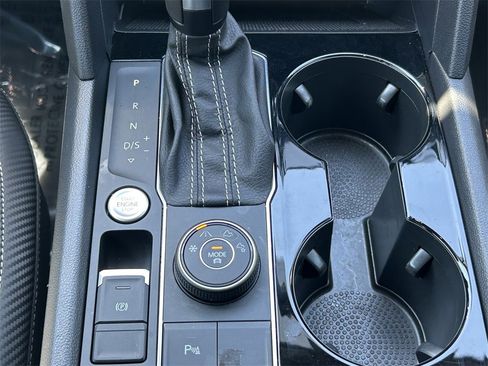 Used 2022 Volkswagen Atlas Cross Sport SE image 14