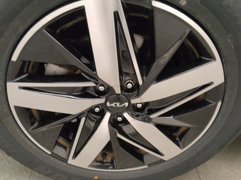 Used 2023 Kia Sorento S image 31