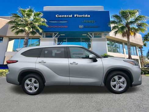 Used 2022 Toyota Highlander L image 4