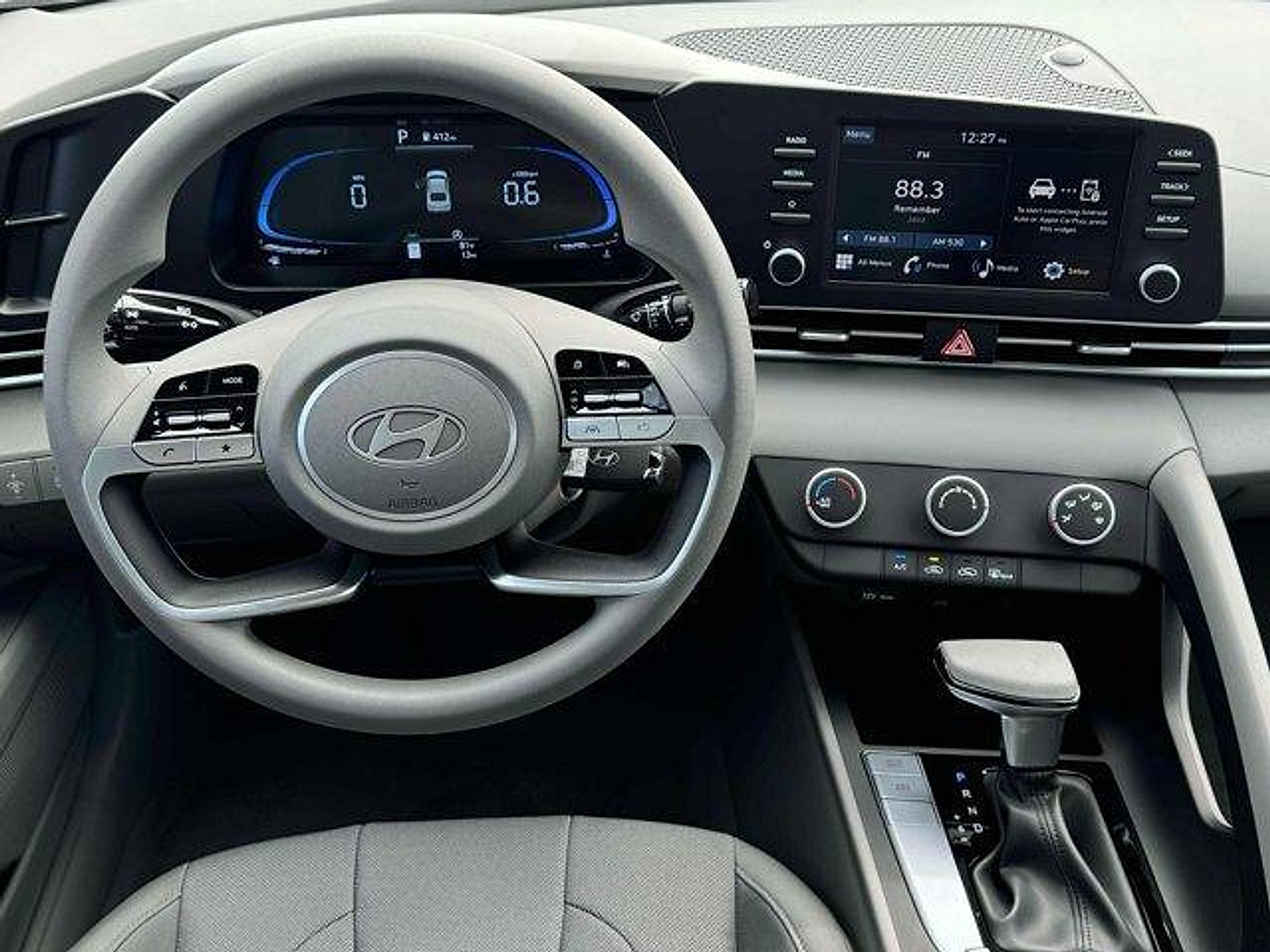 Used 2025 Hyundai Elantra SE FWD image 17