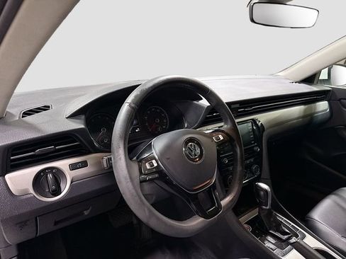 Used 2021 Volkswagen Passat 2.0T SE image 11