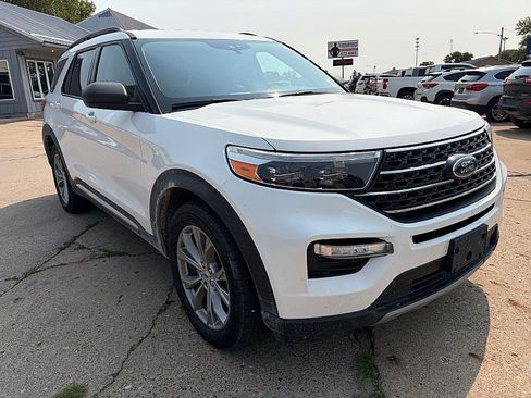 Used 2021 Ford Explorer XLT w/ Equipment Group 202A AWD/4WD image 8