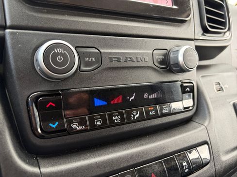 Used 2024 RAM ProMaster 2500 w/ Convenience Group FWD image 19