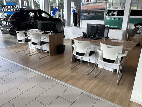 Used 2021 Ford Escape SE w/ SE Sport Appearance Package image 31